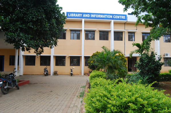 Sri Siddhartha University Tumkur Academic Building photo 2